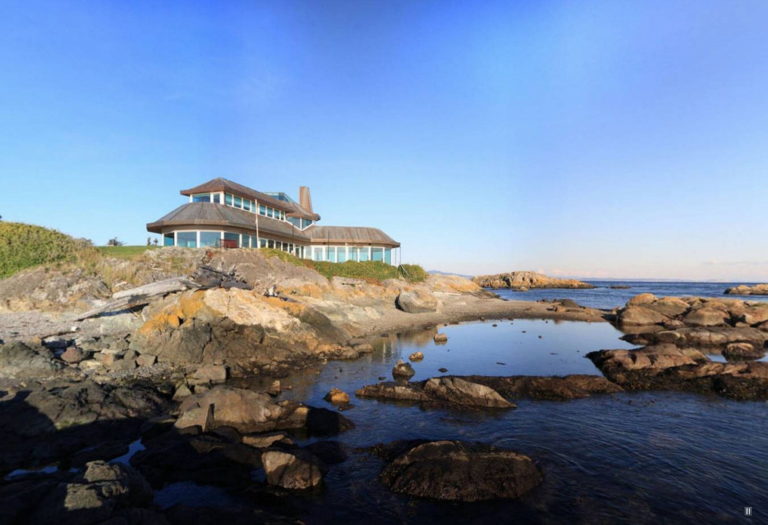 The Magnificent Residence On The Sea In Victoria, Canada