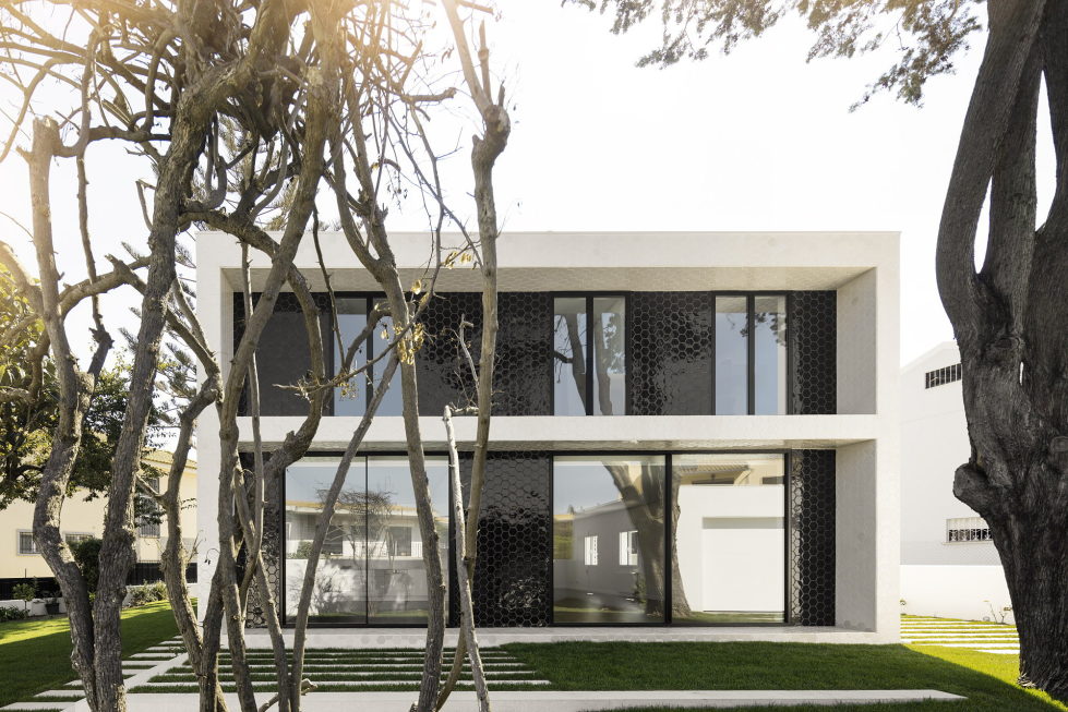 Oeiras House in Portugal from Joao Tiago Aguiar studio 17