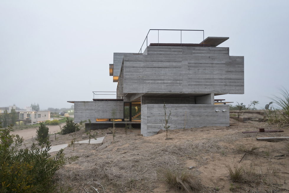 casa-golf-house-the-project-of-luciano-kruk-arquitectos-in-argentina-10