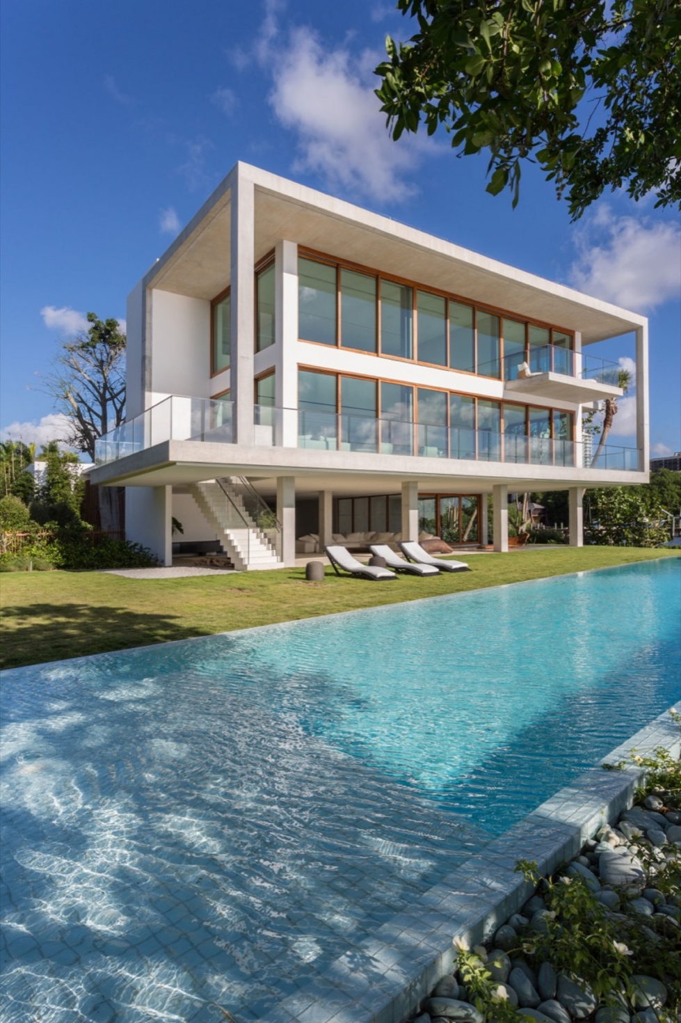 casa-bahia-the-villa-of-a-movie-director-in-miami-24