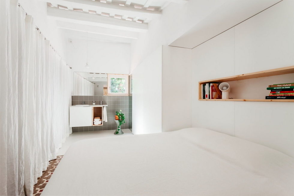 reconstruction-of-the-apartment-at-a-residential-district-in-barcelona-7