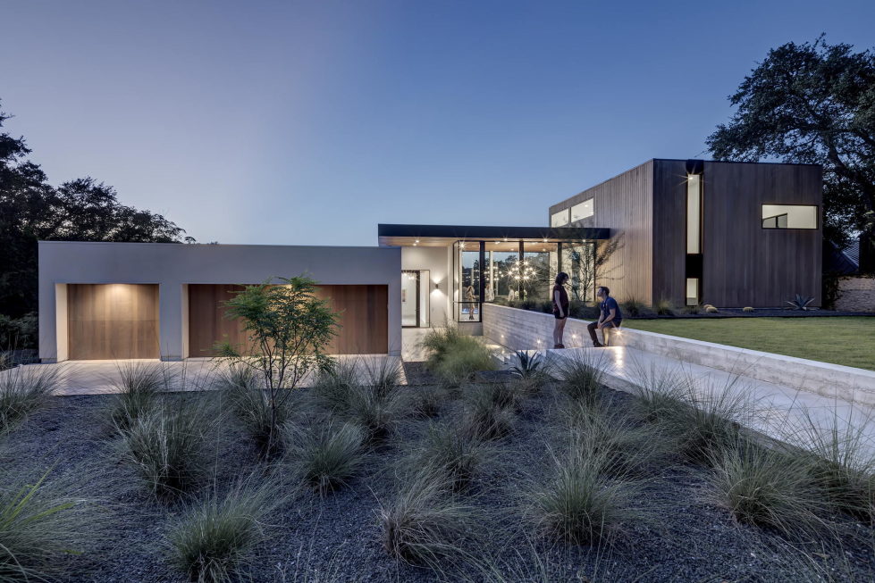 Bracketed Space The Family Residence In Texas 10