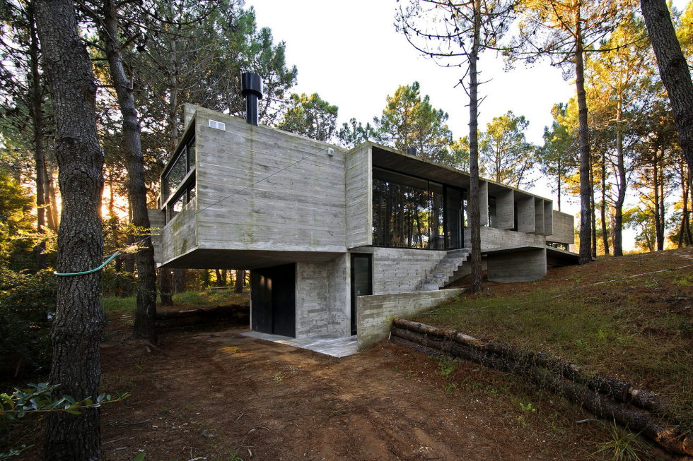 the-concrete-house-for-a-family-in-argentina-1