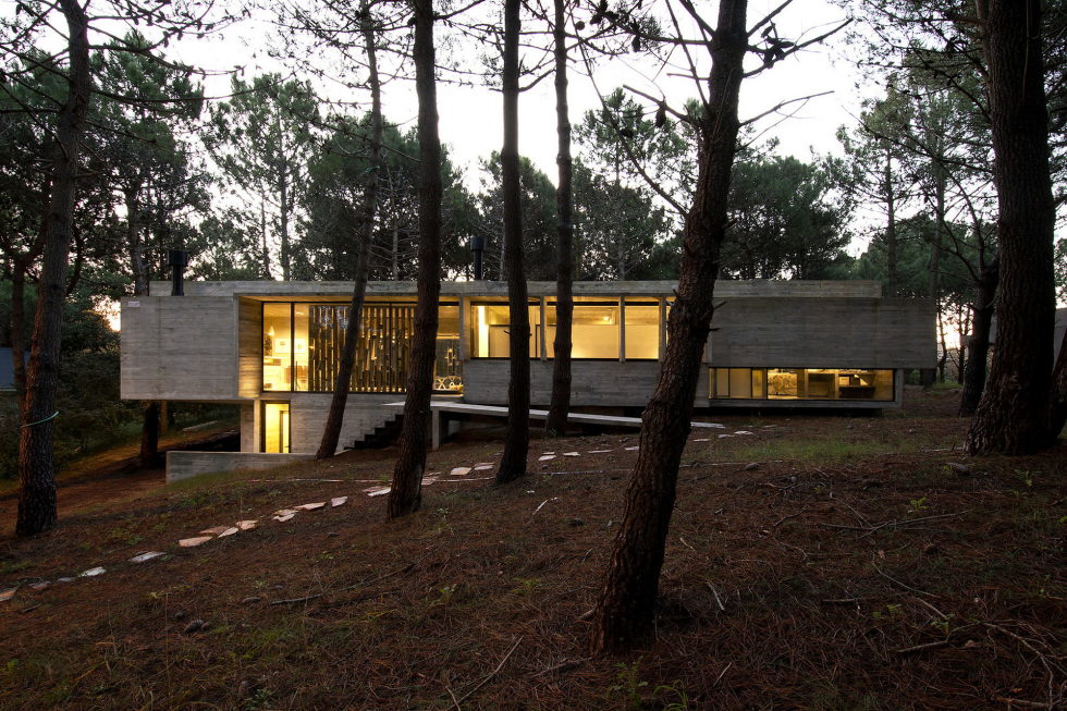 the-concrete-house-for-a-family-in-argentina-19