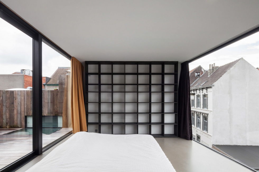 The House With Polyangular Glass Facade In Belgium 17