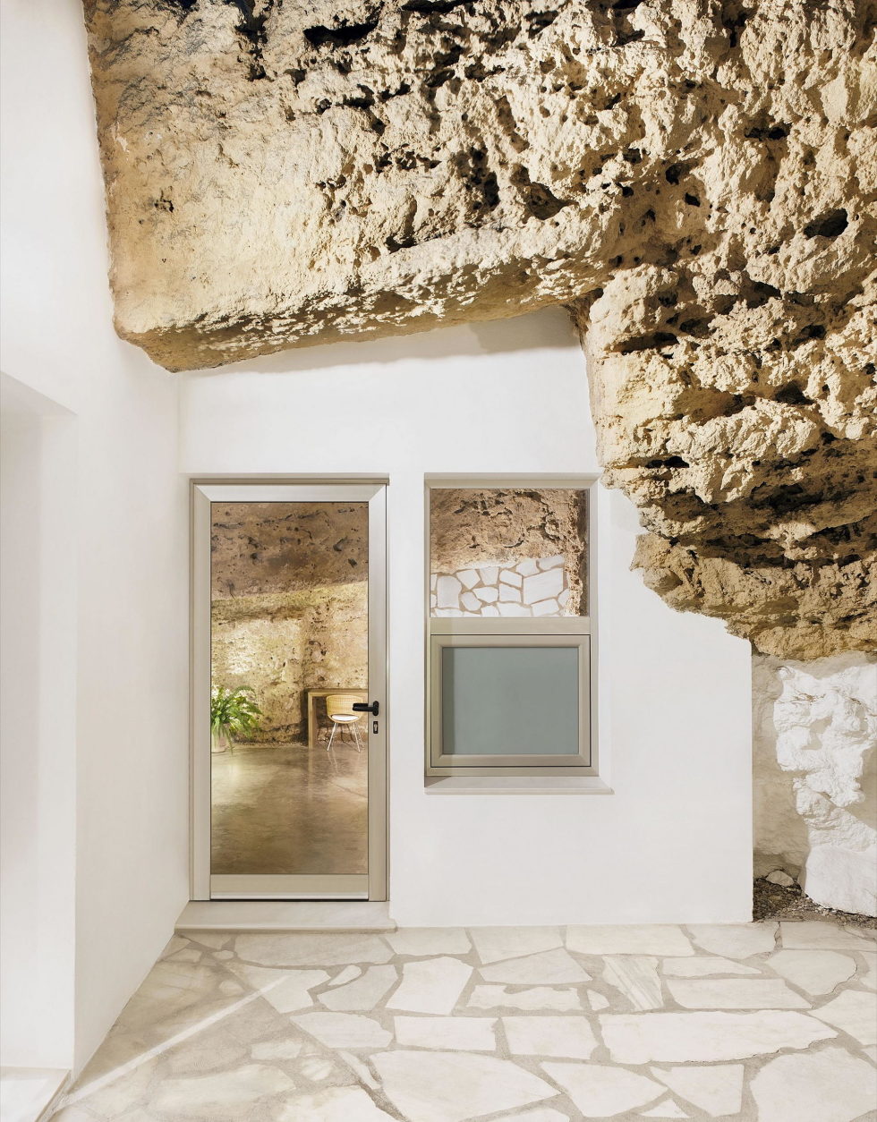 House Cave The Unusual Residence in Spain 4